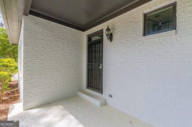 Building Photo - 1410 Eastland Rd SE