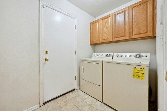 Building Photo - 5633 S Yakima St