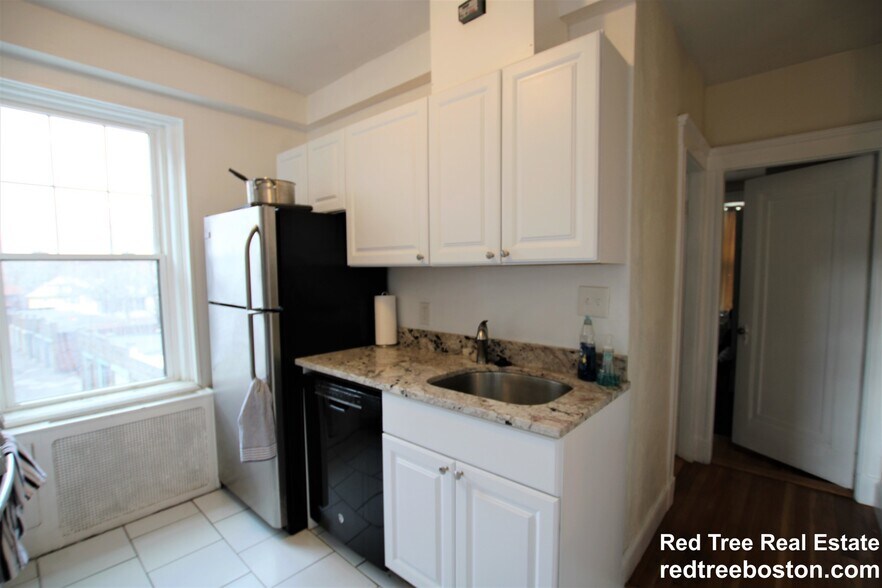 Building Photo - 2009 Commonwealth Ave