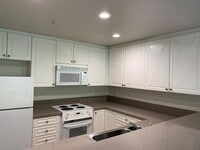 Building Photo - Spacious Seattle Condo - $2,200