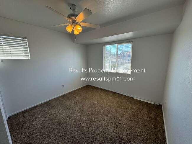 Building Photo - Roseville 4 Bedroom Beauty with Bonus Room!