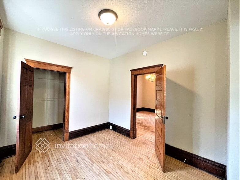 Building Photo - 496 Bay St