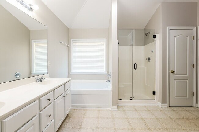 Building Photo - 3302 Southerland Ct