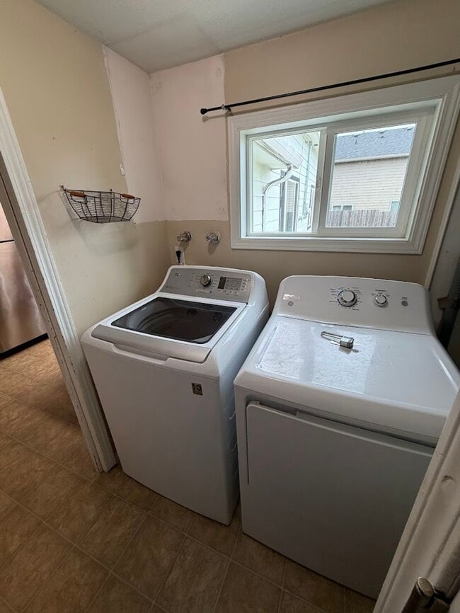 Building Photo - 3831 Duplex Ct SE