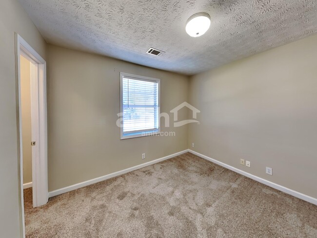 Building Photo - 424 Spring Falls Dr