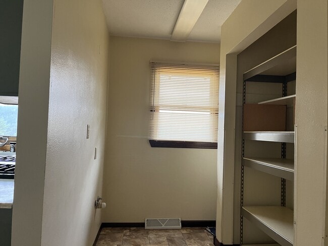 Building Photo - 10225 SD-44