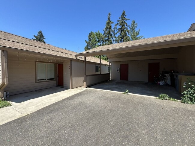 Building Photo - Bright and Airy Home with Stainless Steel Kitchen, Vaulted Ceilings & Washer + Dryer