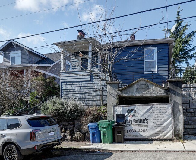Building Photo - Charming 4 Bedrooms Madison Valley Bungalow Home