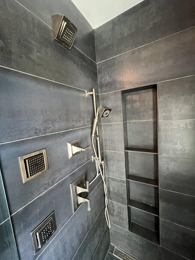 Building Photo - 9309 Sandler Dr
