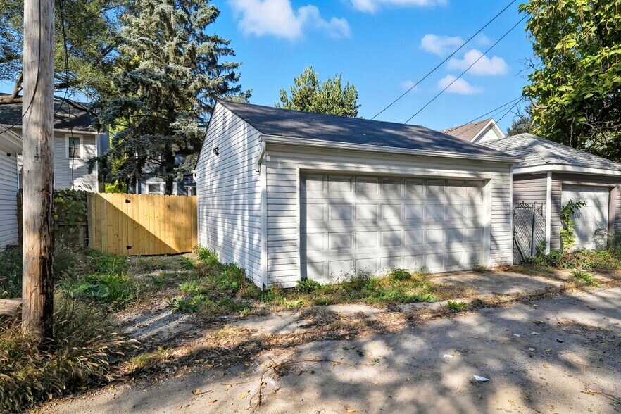 Building Photo - 904 Studer Ave