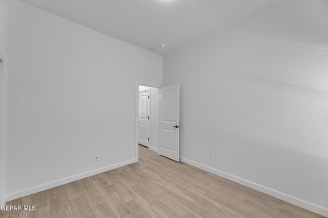 Building Photo - 781 Cedarwood Ave