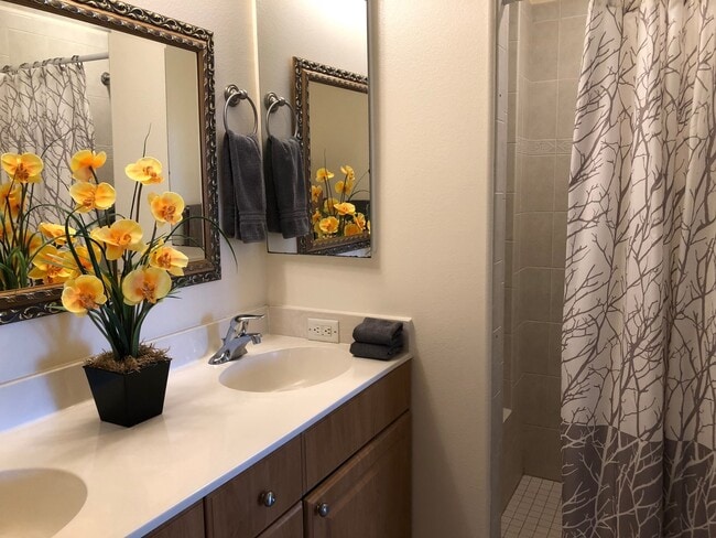 Building Photo - Spacious Ocean View 2 Bedroom condo Featuring a Loft in Kona Sea Villas