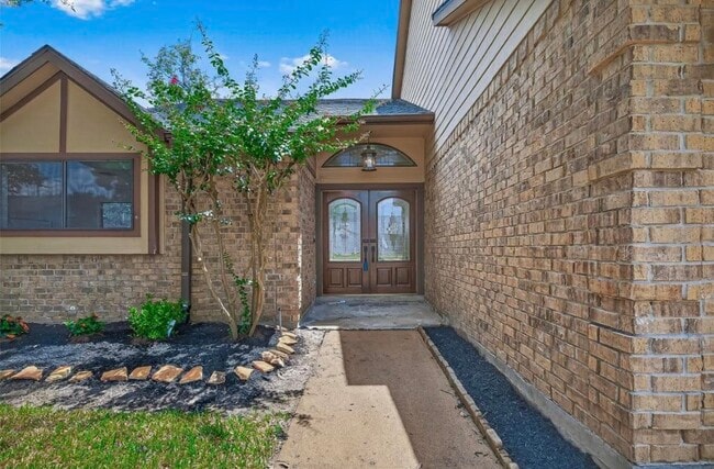 Building Photo - 15415 Swan Creek Dr