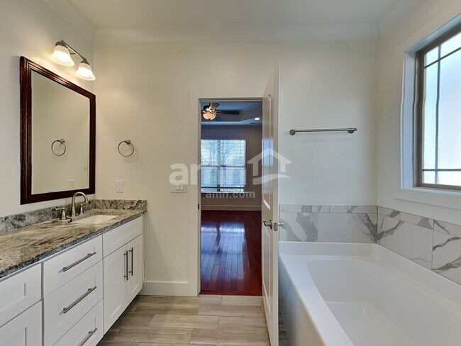 Building Photo - 430 Risen Star Dr