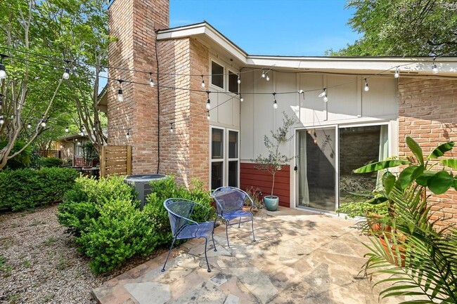 Building Photo - 7921 Ridgeline N