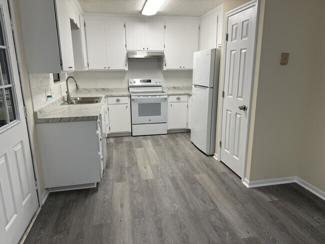 Building Photo - 1B Colquitt Circle