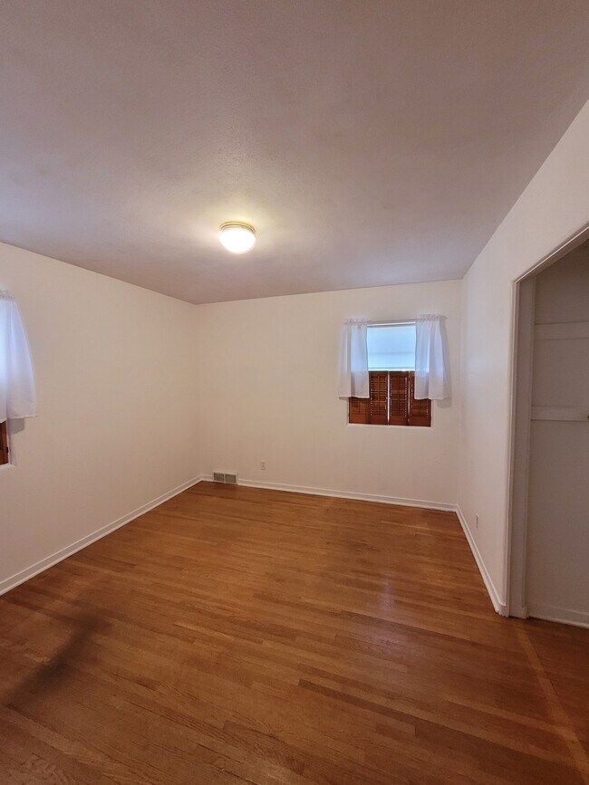 Building Photo - 1432 11th St S