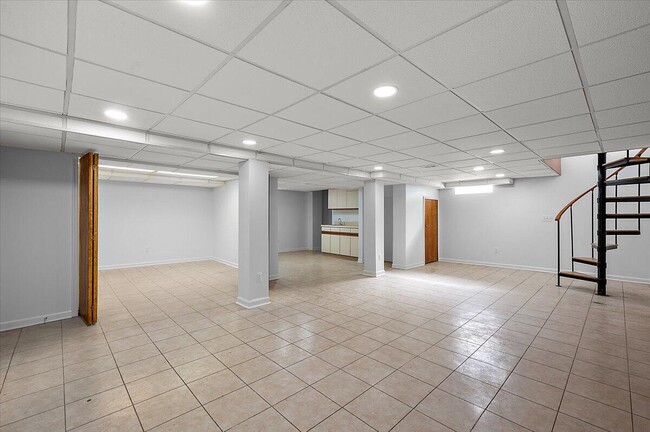 Building Photo - 2739 Yorkshire Rd