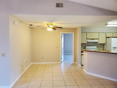 Building Photo - Spacious 3 bedroom house with large screened back porch