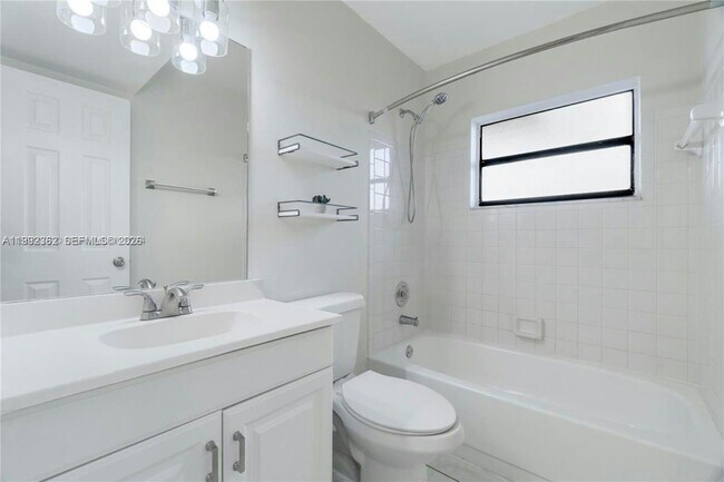 Building Photo - 561 NW 100th Pl