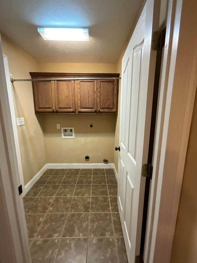 Building Photo - 110 James Dr