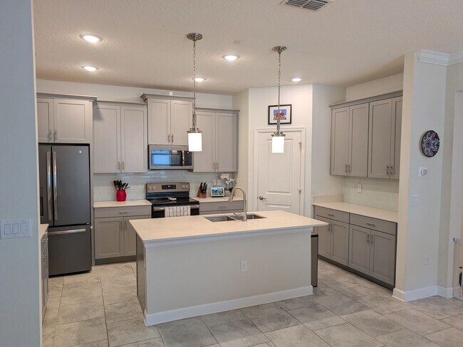 Building Photo - Beautiful 4/3 Home For Rent in Storey Lake...