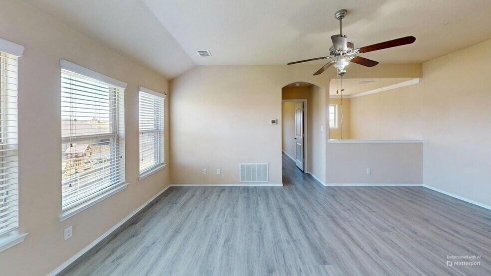 Building Photo - 400 Plum Ct