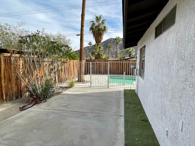 Building Photo - 53910 Avenida Herrera