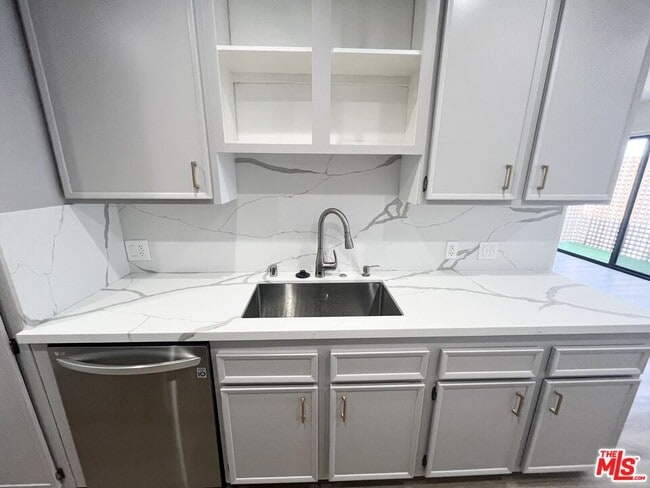 Building Photo - 1750 Camino Palmero St