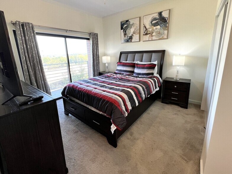 Building Photo - 715 N Church St