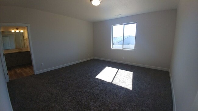 Building Photo - Modern 3 Bed, 2 Bath Pro-Made Rambler in R...