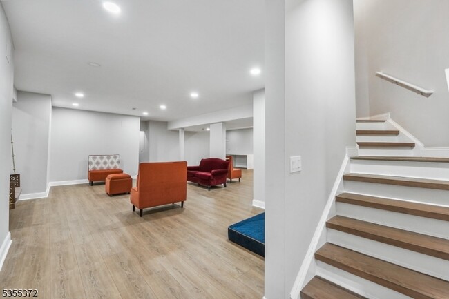 Building Photo - 12 Remy Ct
