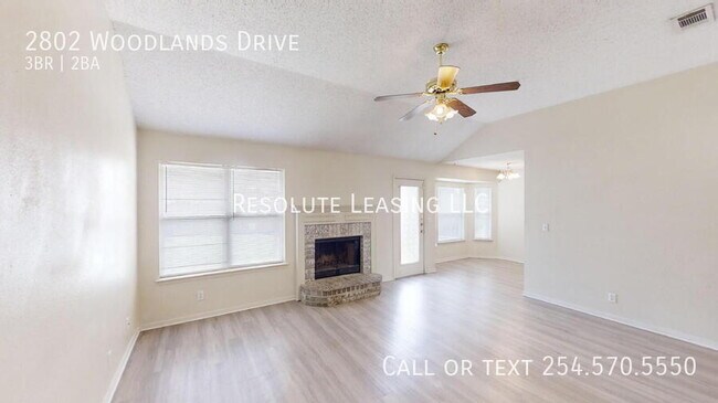 Building Photo - 2802 Woodlands Dr