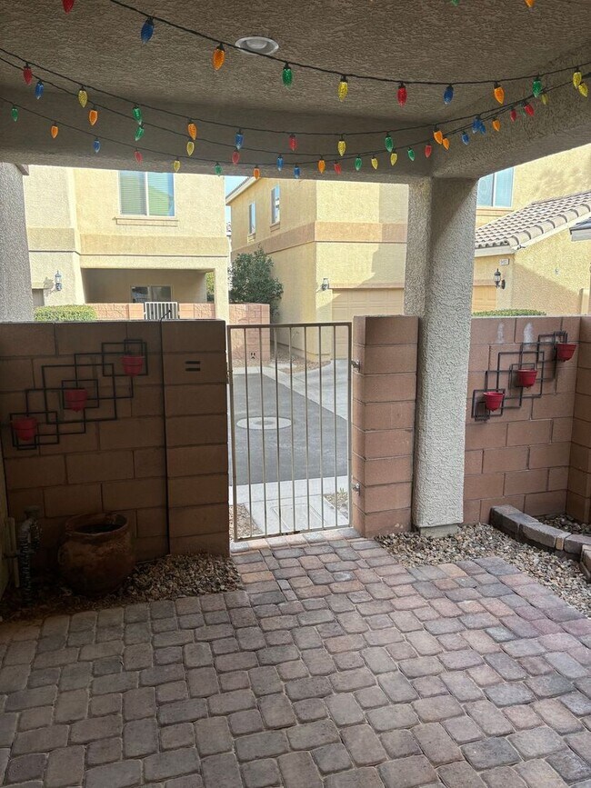 Building Photo - Gated 3-Bedroom Home with Community Pool Near Fort Apache & Blue Diamond