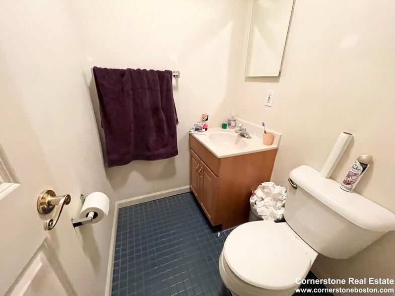 Building Photo - 62 Hillside St