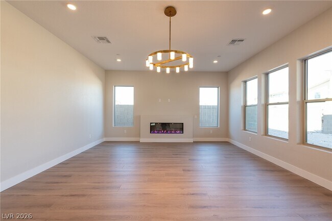 Building Photo - 5086 Cyn Xing St