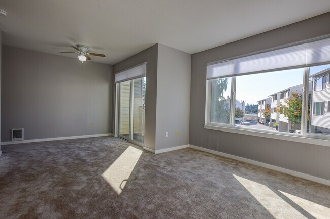Building Photo - Ballinger Way Condo