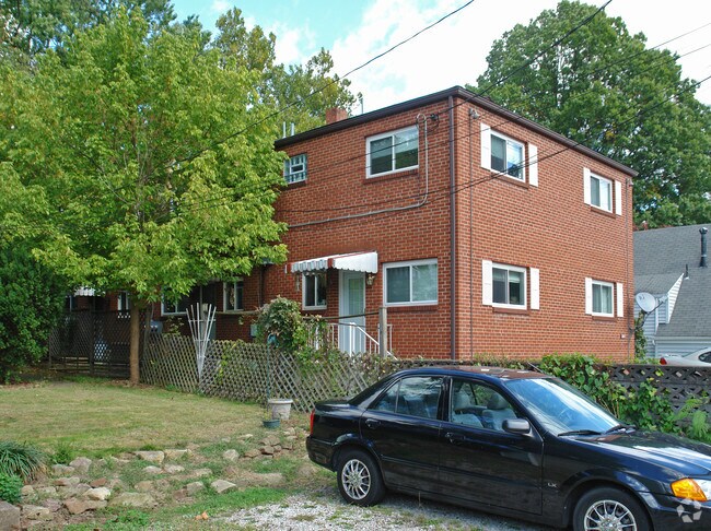Building Photo - 3615 Kanawha Ave SE