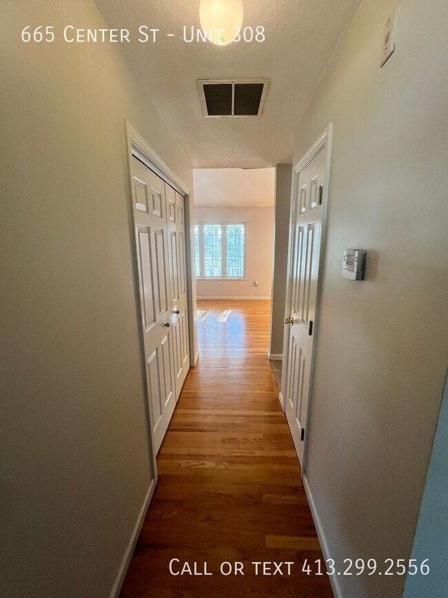 Building Photo - 665 Center St