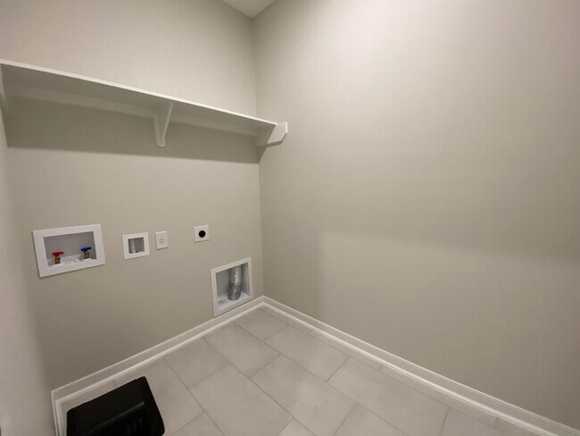 Building Photo - 1426 Key Deer Dr