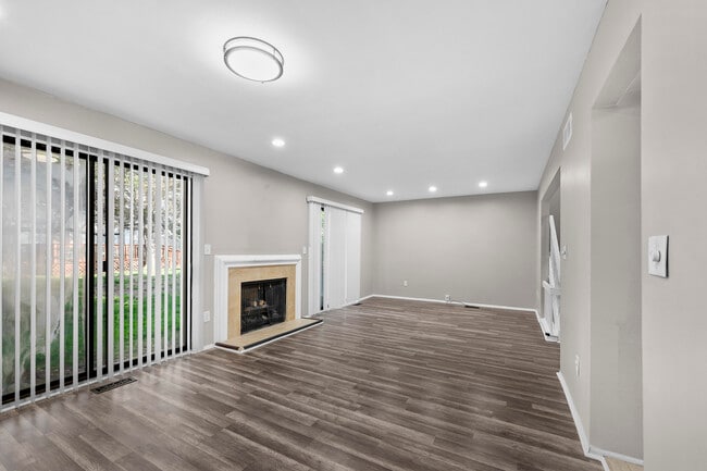 Building Photo - 5353 Wright Way S