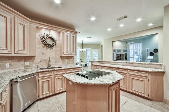 Building Photo - 16 Kelliwood Ct Cir