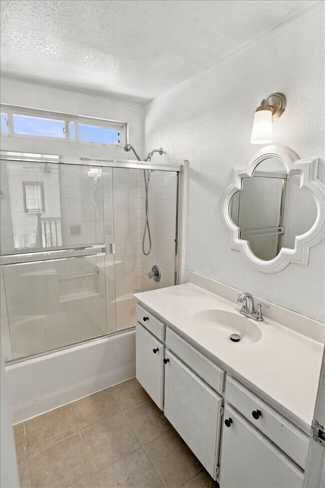 Building Photo - 40067 Villa Moura Dr