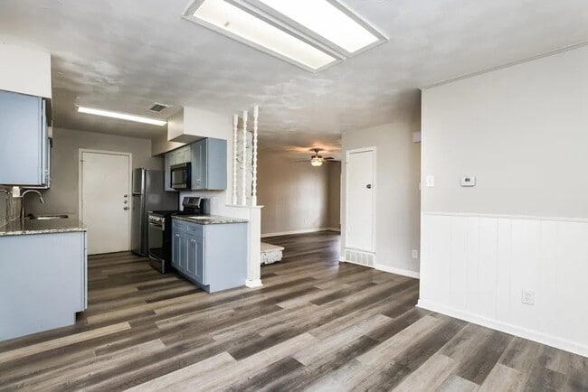 Building Photo - 2300 Narobi Pl