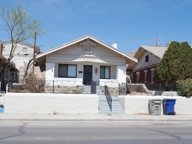 Building Photo - 1703 E Rio Grande Ave
