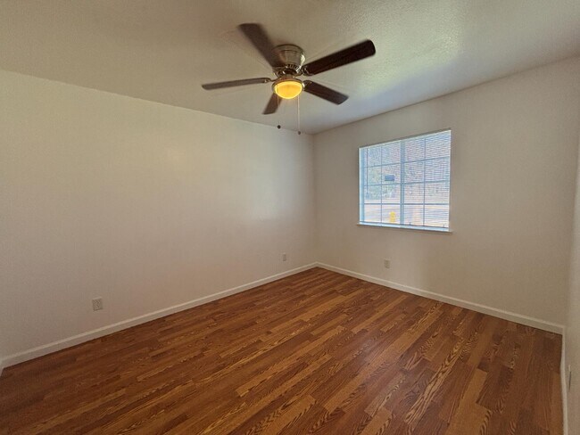 Building Photo - 813 Morton Ave