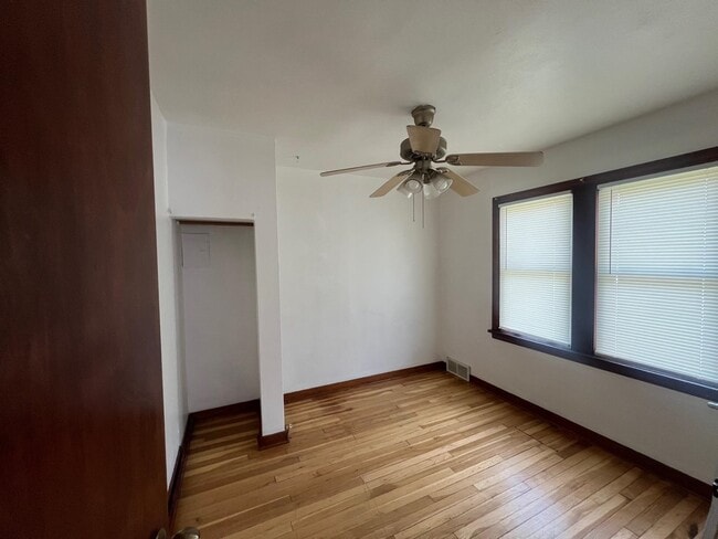 Building Photo - 725 Kingsley Dr