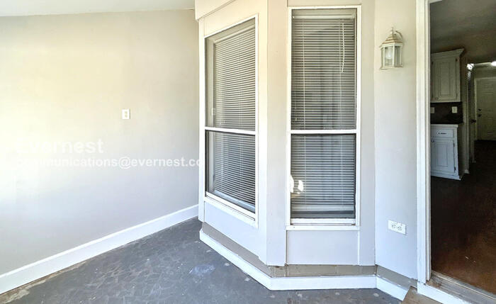 Building Photo - 5547 St James St