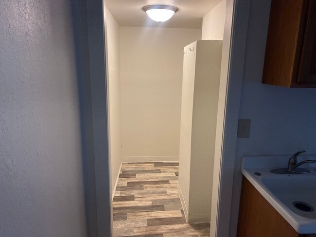 Building Photo - nre617