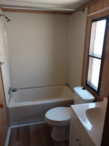 Building Photo - 211 Duchess Dr